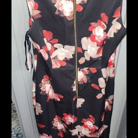 Calvin Klein Floral dress new with tags - Picture 4 of 4